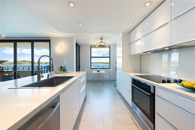 Building Photo - 12000 N Bayshore Dr