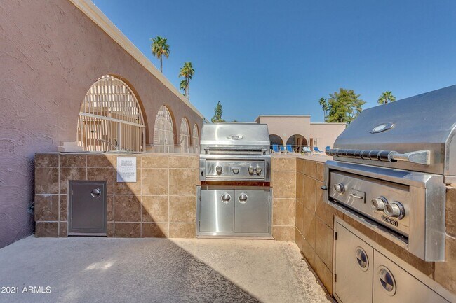 Building Photo - SCOTTSDALE SHADOWS LUXURY CONDO WITH AC, WATER INCLUDED AND 9 HOLE GOLF