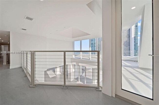 Building Photo - 555 NE 34th St