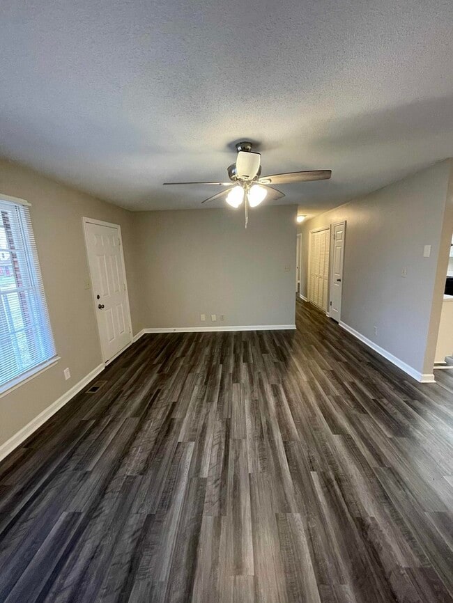 Building Photo - 1005 Peachers Mill Rd