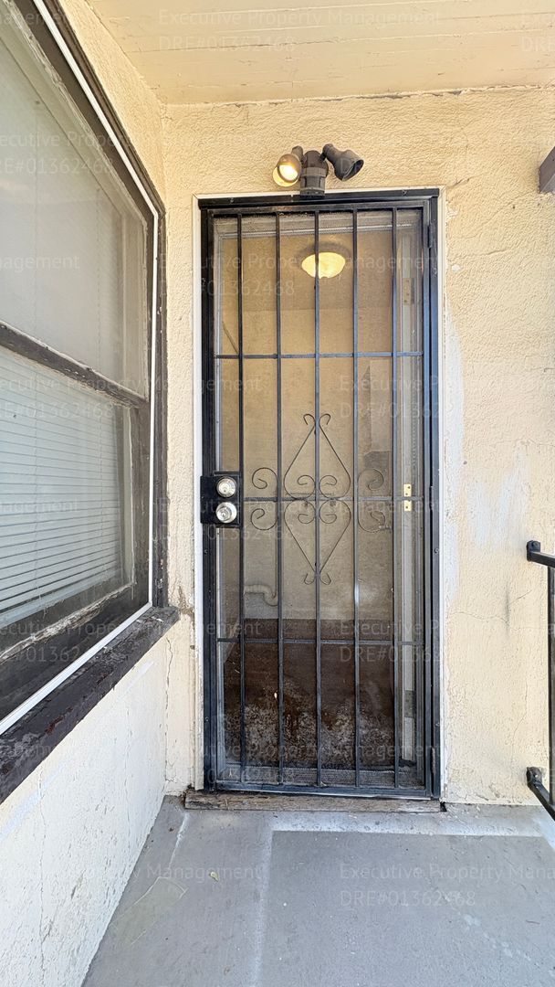 Building Photo - 2321 N Inyo St