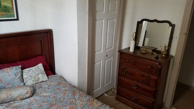 Building Photo - 2223 E Commerce St