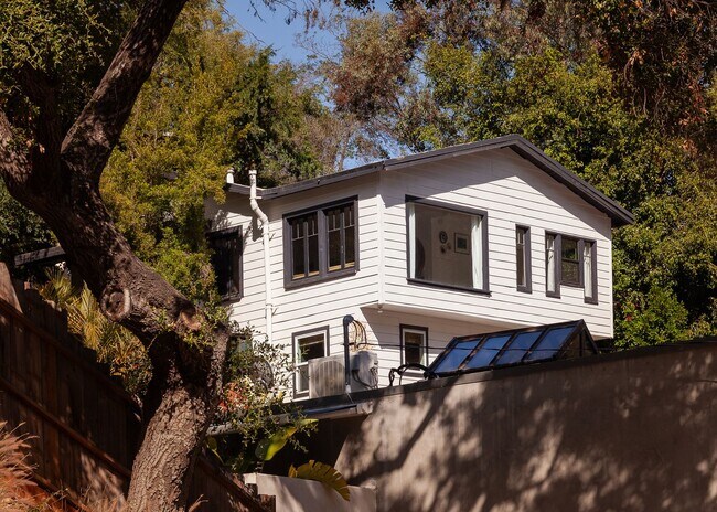 Building Photo - 2108 Tavern Trail