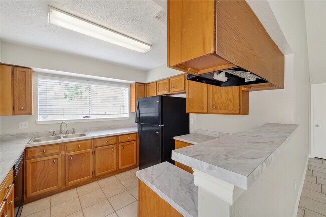 Building Photo - 10506 Ivy Oaks Ln