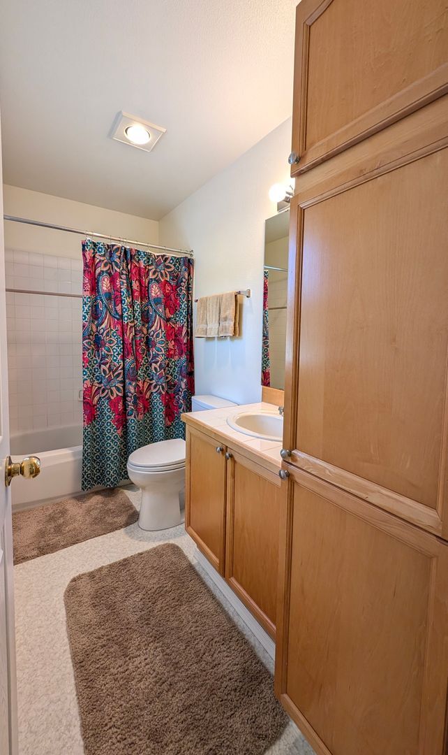 Building Photo - Bothell / Woodinville 2 Bedroom Townhome with Den and AIR-CONDITIONING