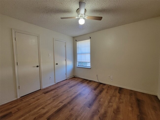 Building Photo - 1324 Bluffview Dr