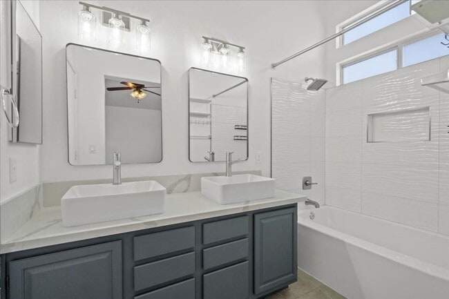 Building Photo - Single Story 3 Bedroom Home with Open Concept