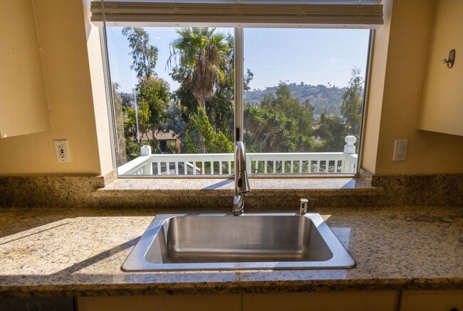 Building Photo - 3 Bedroom + Loft + Office Oceanside Home