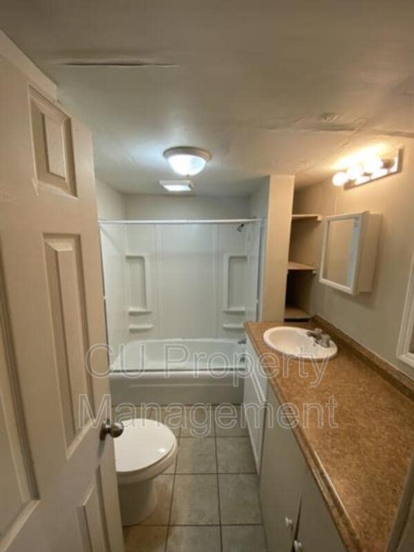 Building Photo - 207 E Clark St