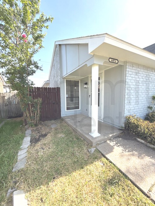 Building Photo - 6076 Dooley Dr