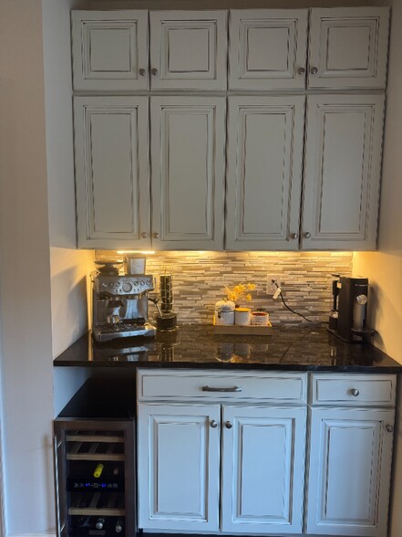 Building Photo - 721 Bender Rd