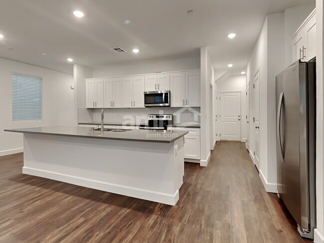 Building Photo - 132 Charmante Tulip Ln