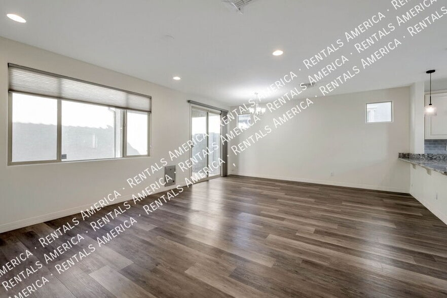 Building Photo - 1540 N Balboa