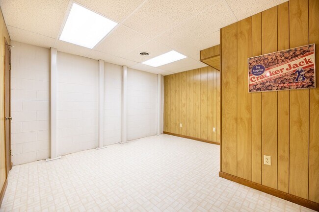 Building Photo - 7750 Melanie Cir