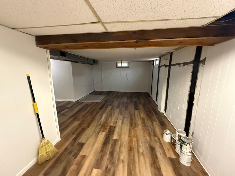 Building Photo - 555 Kirkwood Dr