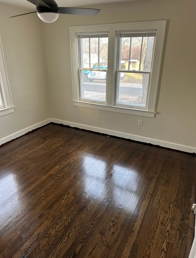 Building Photo - 126 S Willow Ave