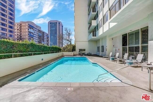 Building Photo - 10433 Wilshire Blvd
