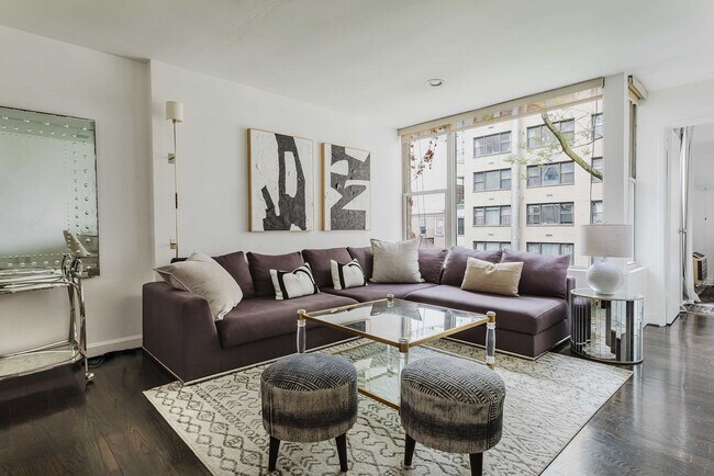 Building Photo - 323 E 51st St