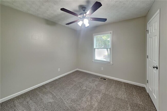 Building Photo - 804 Oak Trce