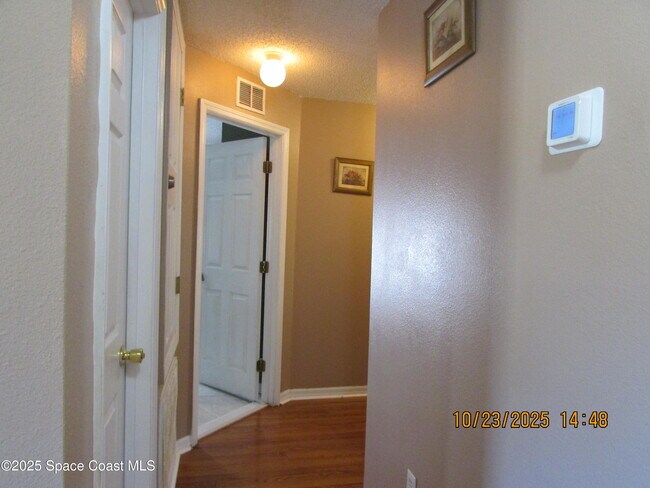 Building Photo - 534 White Plains Ave SW