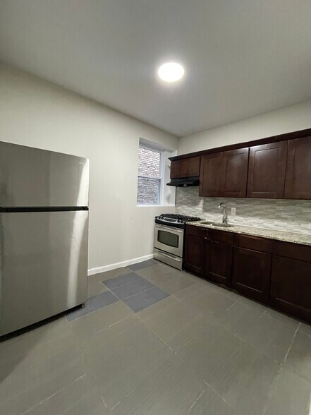 449 Mt Prospect 44 - 439 Mount Prospect Ave