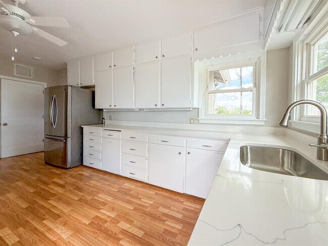 Building Photo - 267 Bodemann Ln