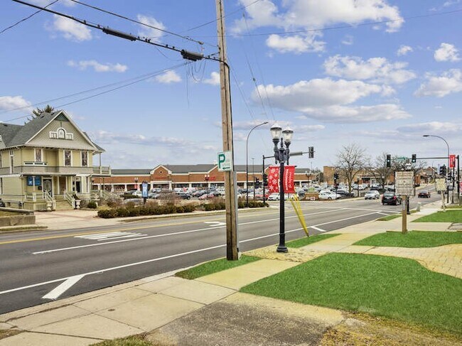 Building Photo - 209 W Main St