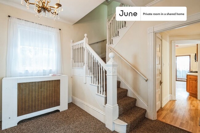 Building Photo - Private bedroom in 6 bed/2.5 bath Home