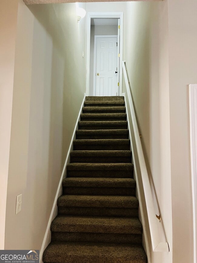 Building Photo - 50 Rock Mill Ct