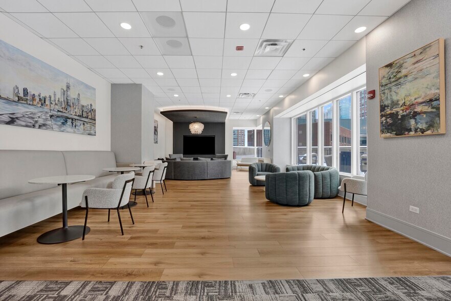 Building Photo - 512 N McClurg Ct