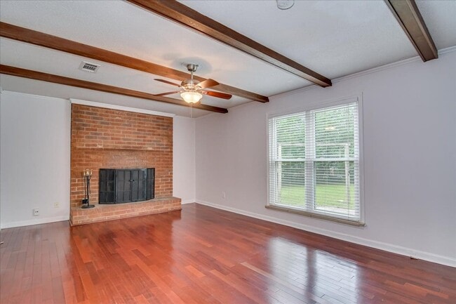 Building Photo - 303 Meadowlake Dr