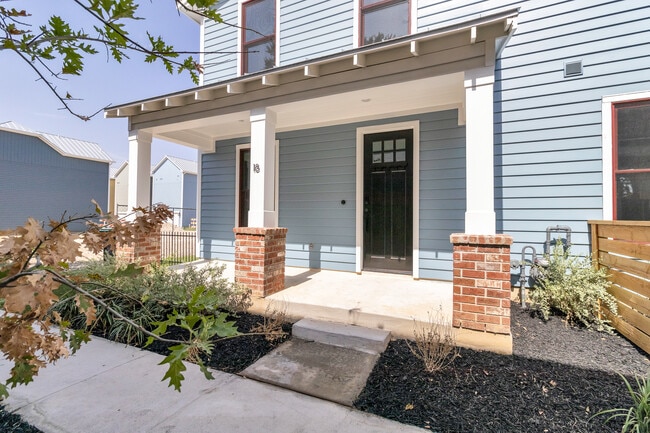 Building Photo - 311 E Evergreen St