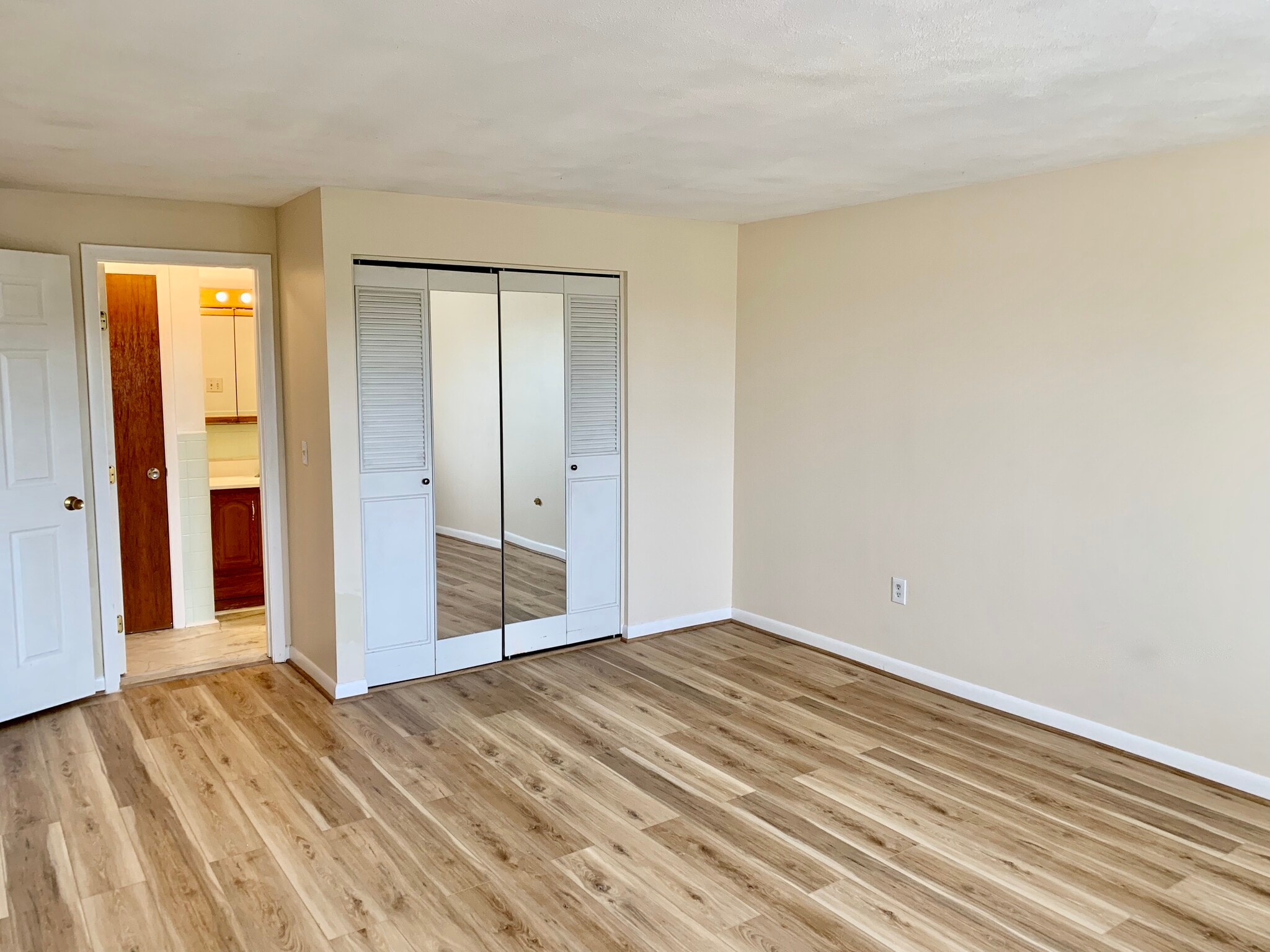 Building Photo - 22 Williamsburg Ct