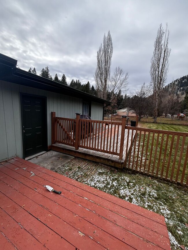 Building Photo - 4 Bed - 3 Bath - East Missoula