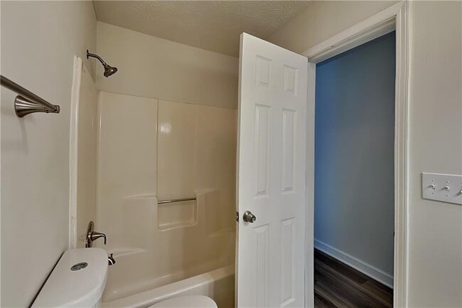 Building Photo - 607 River Bend Cir