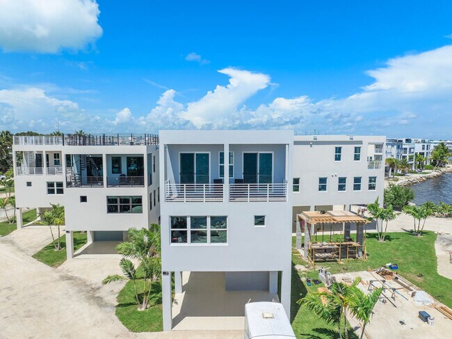 Building Photo - 99 Seaside Ave