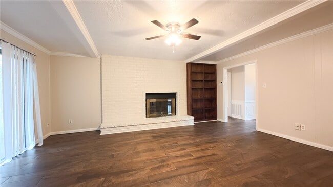 Building Photo - 2027 Whispering Springs Dr