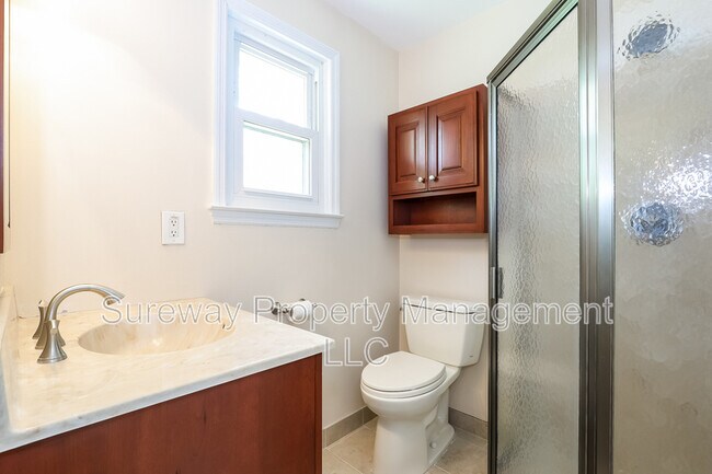 Building Photo - 44 Red Oak Dr