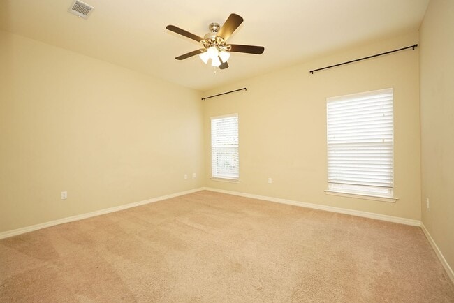 Building Photo - Central Niceville Location