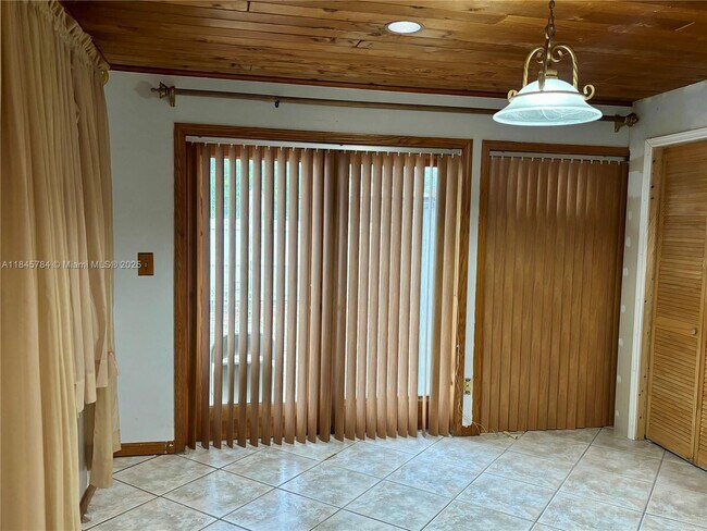Building Photo - 3171 SW 16th Ct