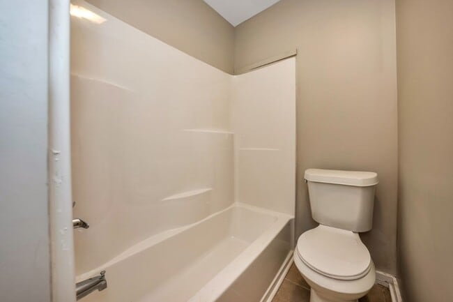 Building Photo - Move in Before the Holidays! Cozy Childers...