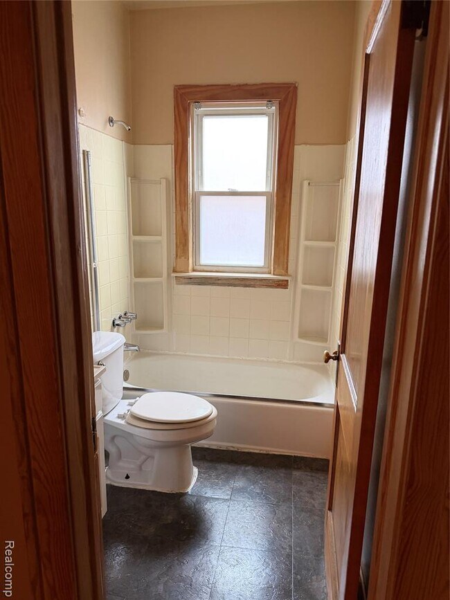 Building Photo - 15791 Cherrylawn St