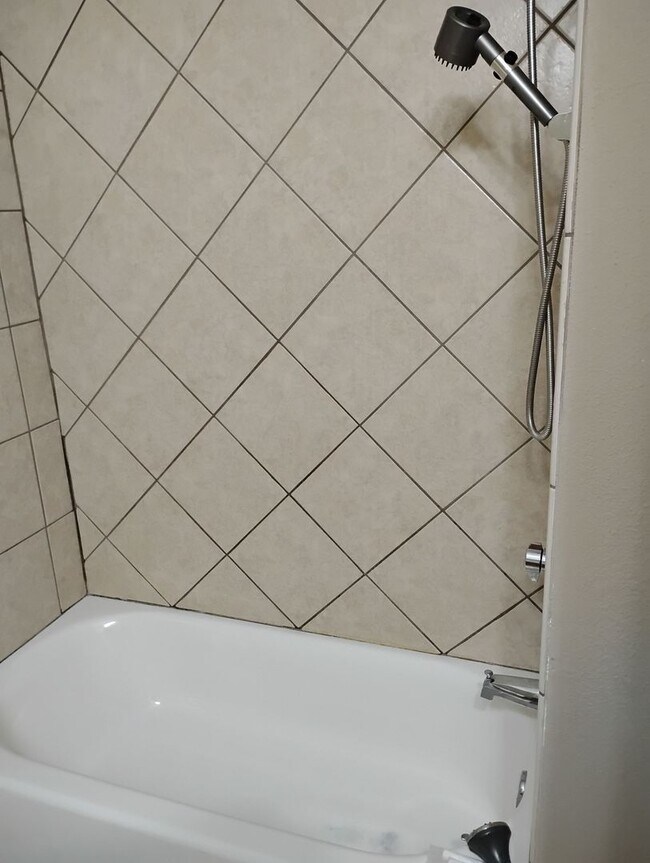 Building Photo - 2925 Hargrove E Rd