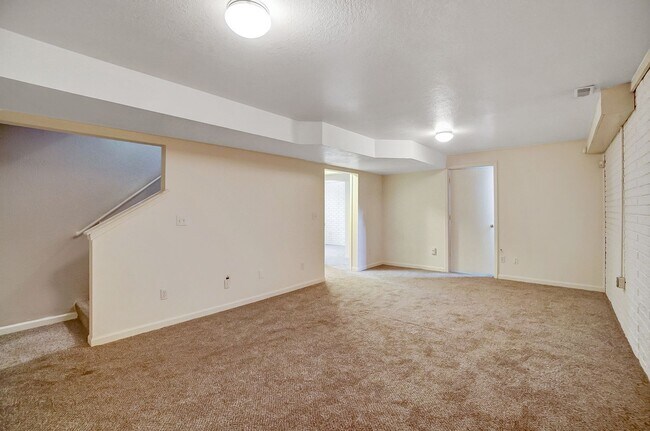 Building Photo - 3612 Willow Run Dr