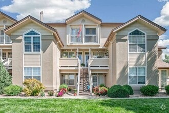 Building Photo - Updated 2 bed, 2 Bath Cond with Lake and G...