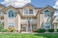 Building Photo - Updated 2 bed, 2 Bath Cond with Lake and G...