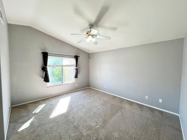 Building Photo - Beautiful 3B/2.5BA House w/ Large Yard, W/...