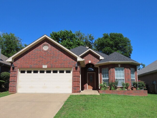 Primary Photo - Cozy 3 Bedroom 2 Bathroom In Tyler!!
