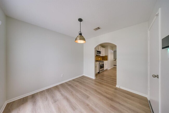 Building Photo - 1122 Reedpoint Dr