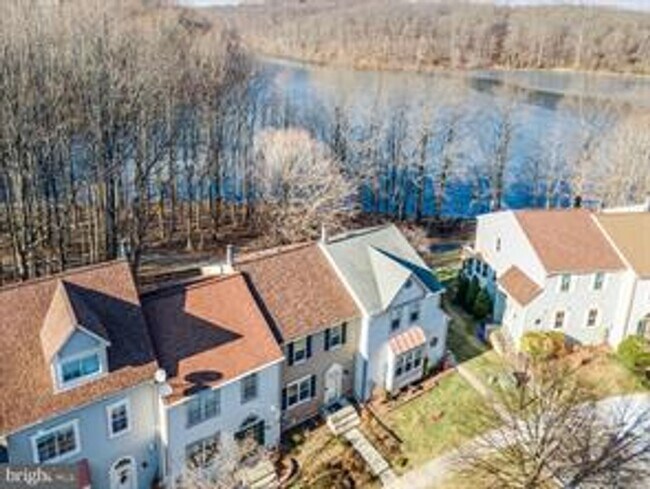 Building Photo - 3 Bedroom 3.5 Bath 3 Level Townhome in Germantown